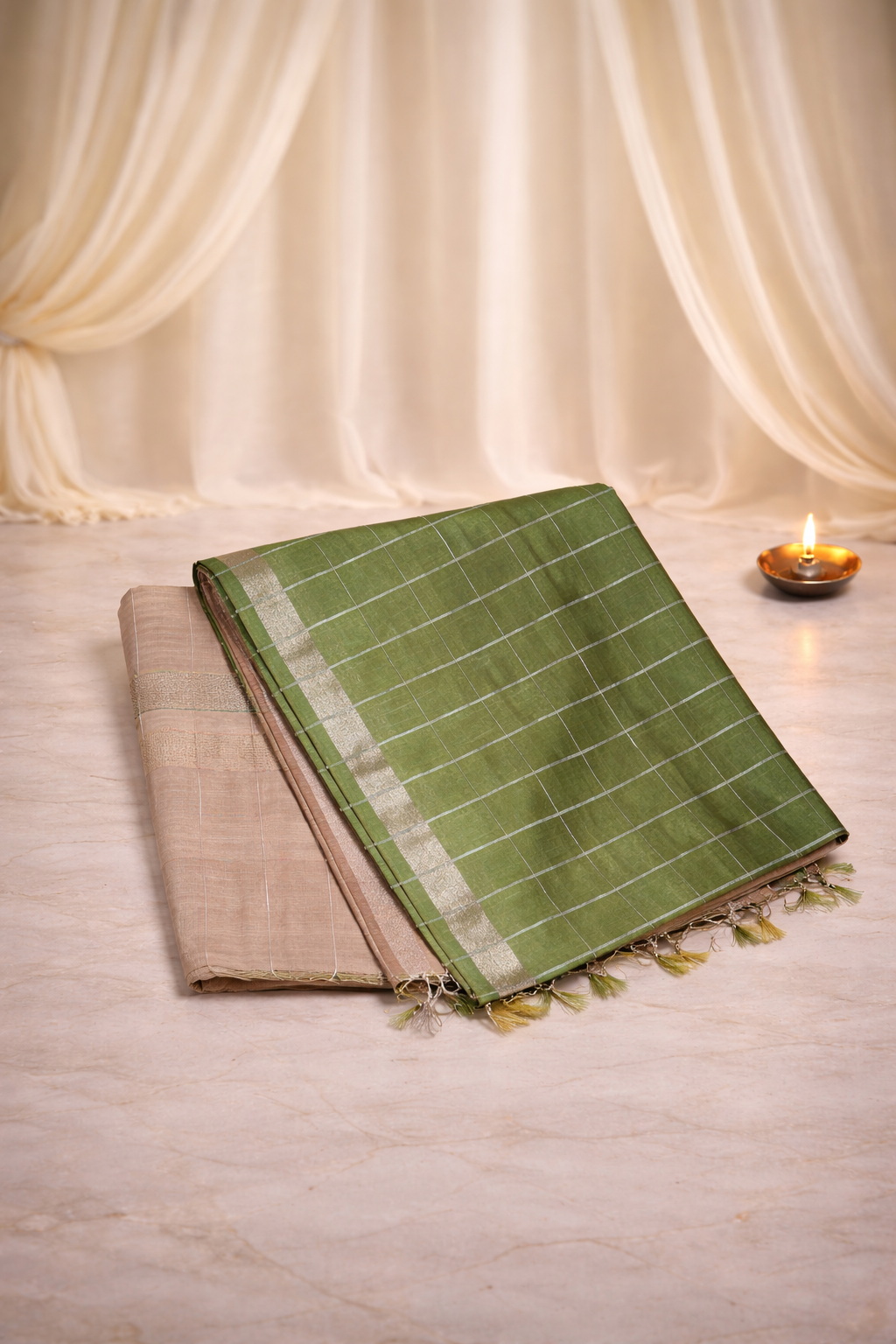 Checked Semi Tussar Silk - Contrast pallu - Green Saree